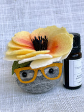 Load image into Gallery viewer, Stone Softie Vehicle Vent Clip/ Essential Oil Diffuser