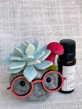 Load image into Gallery viewer, Stone Softie Vehicle Vent Clip/ Essential Oil Diffuser