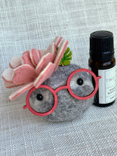 Load image into Gallery viewer, Stone Softie Vehicle Vent Clip/ Essential Oil Diffuser