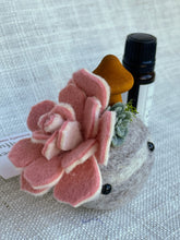 Load image into Gallery viewer, Stone Softie Vehicle Vent Clip/ Essential Oil Diffuser