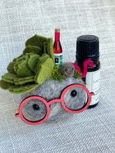 Load image into Gallery viewer, Stone Softie Vehicle Vent Clip/ Essential Oil Diffuser