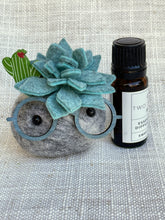 Load image into Gallery viewer, Stone Softie Vehicle Vent Clip/ Essential Oil Diffuser