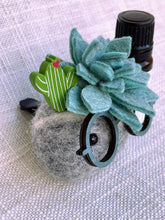 Load image into Gallery viewer, Stone Softie Vehicle Vent Clip/ Essential Oil Diffuser