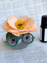 Load image into Gallery viewer, Stone Softie Vehicle Vent Clip/ Essential Oil Diffuser