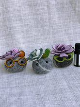 Load image into Gallery viewer, Stone Softie Vehicle Vent Clip/ Essential Oil Diffuser
