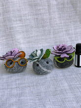 Load image into Gallery viewer, Stone Softie Vehicle Vent Clip/ Essential Oil Diffuser