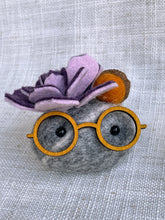 Load image into Gallery viewer, Stone Softie Vehicle Vent Clip/ Essential Oil Diffuser