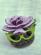 Load image into Gallery viewer, Stone Softie Vehicle Vent Clip/ Essential Oil Diffuser