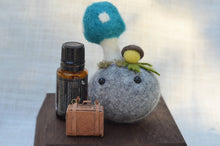 Load image into Gallery viewer, Stone Softie Vehicle Vent Clip/ Essential Oil Diffuser - Blue Toadstool