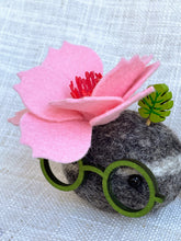 Load image into Gallery viewer, Stone Softie Vehicle Vent Clip/ Essential Oil Diffuser
